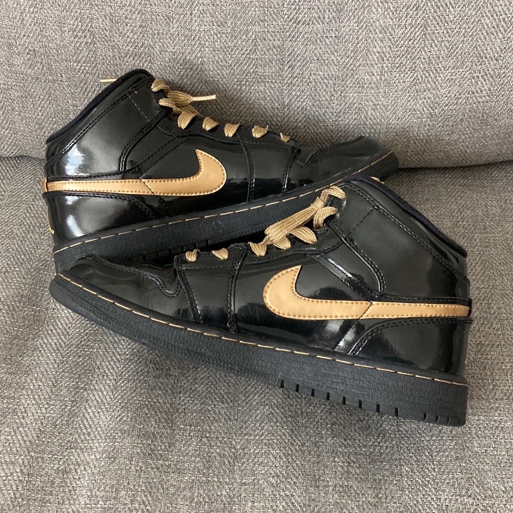 Air Jordan 1 metallic black